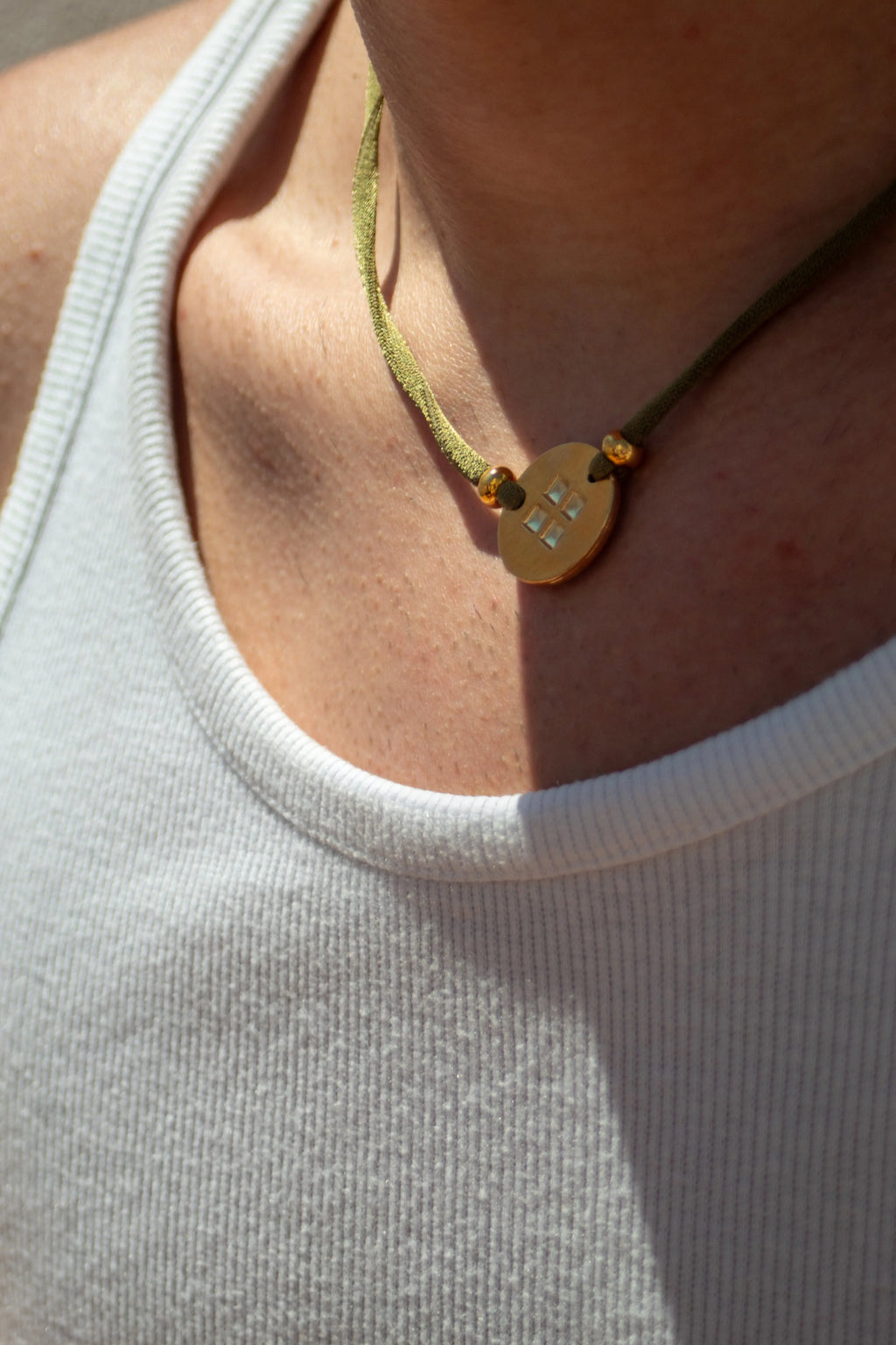 Collar Eje Oro Vibra